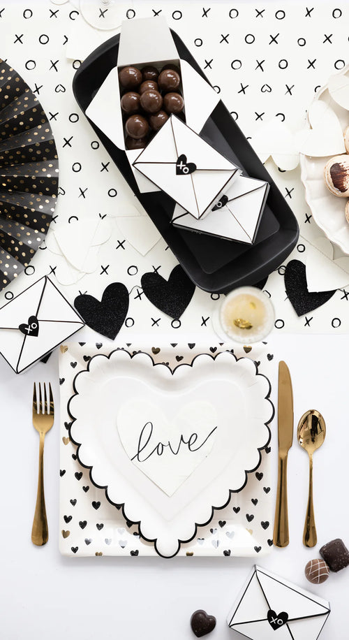 Scalloped Heart Paper Plates - 8 Pack