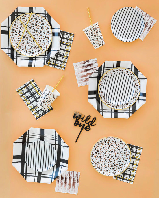 Femme Stripe Dessert Plates - 8 Ct.