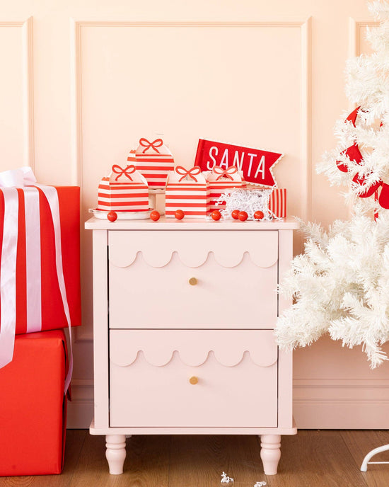 Red and Pink Gable Boxes