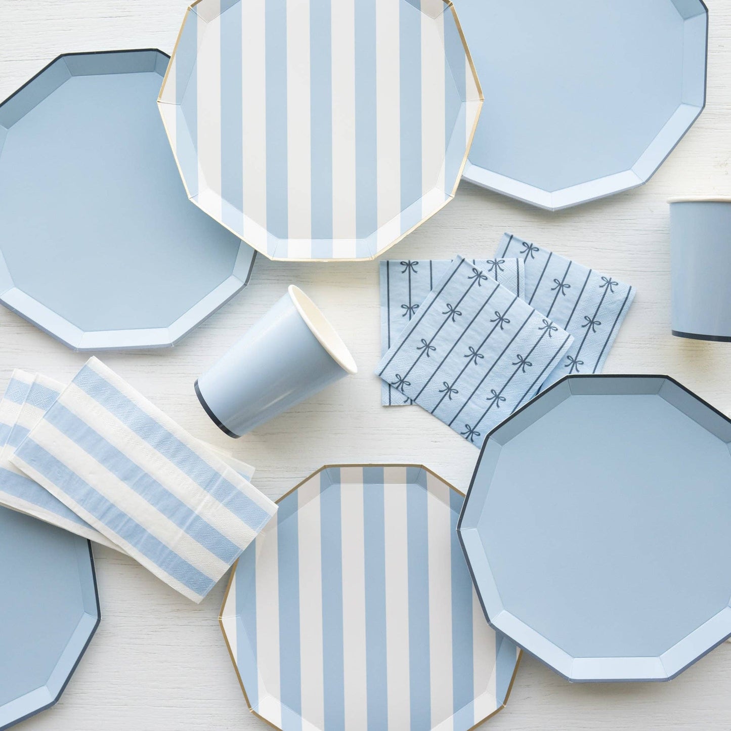 Sky Blue Premium Dinner Plates - 8 ct.