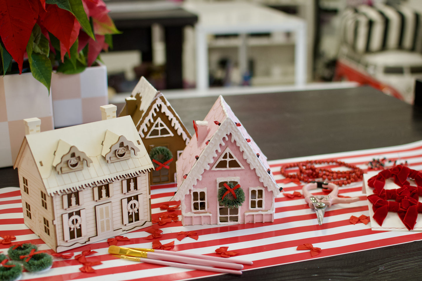 STUDIO SESSION: Holiday House Decorating