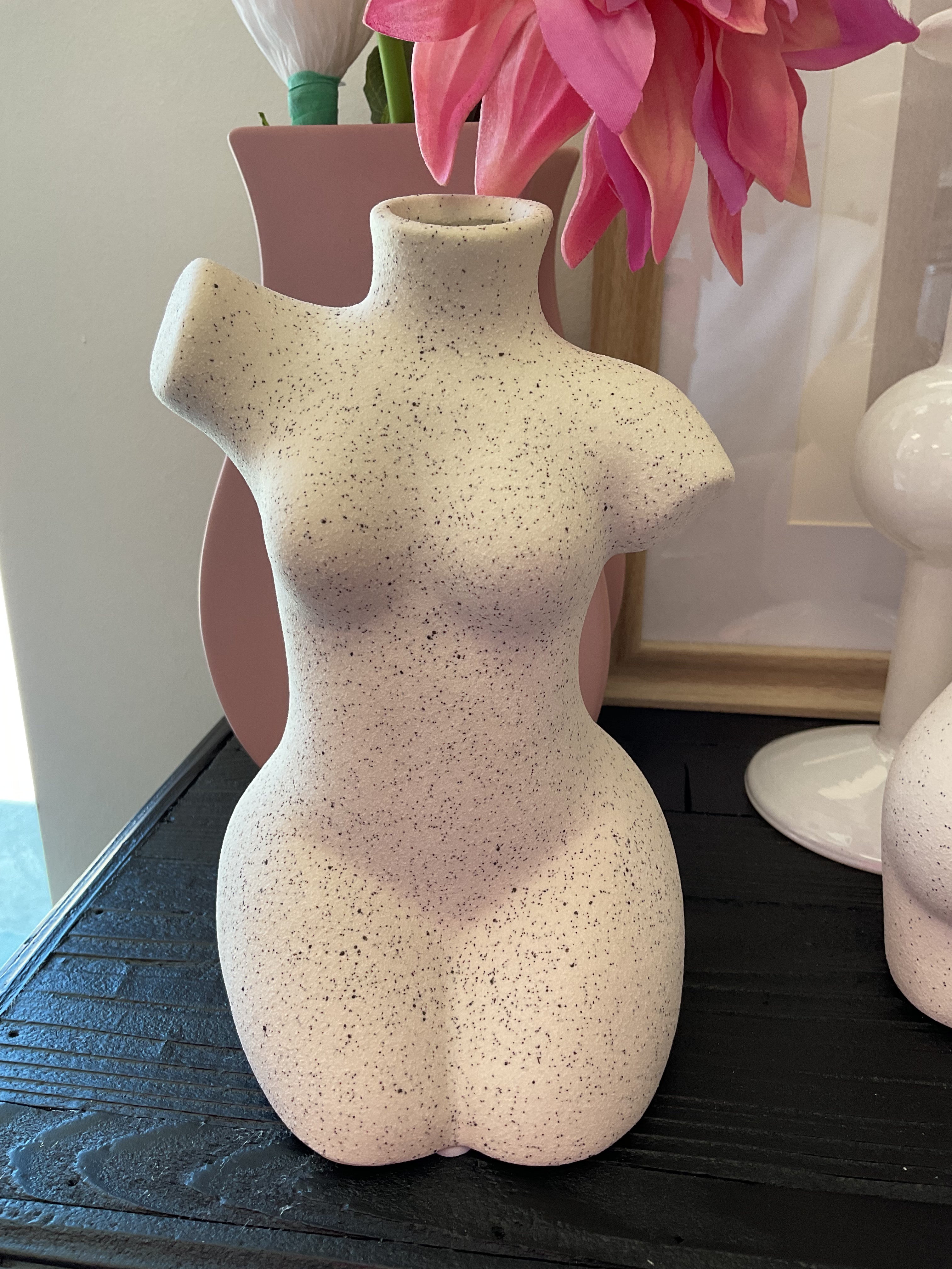 Body vase (with arms)