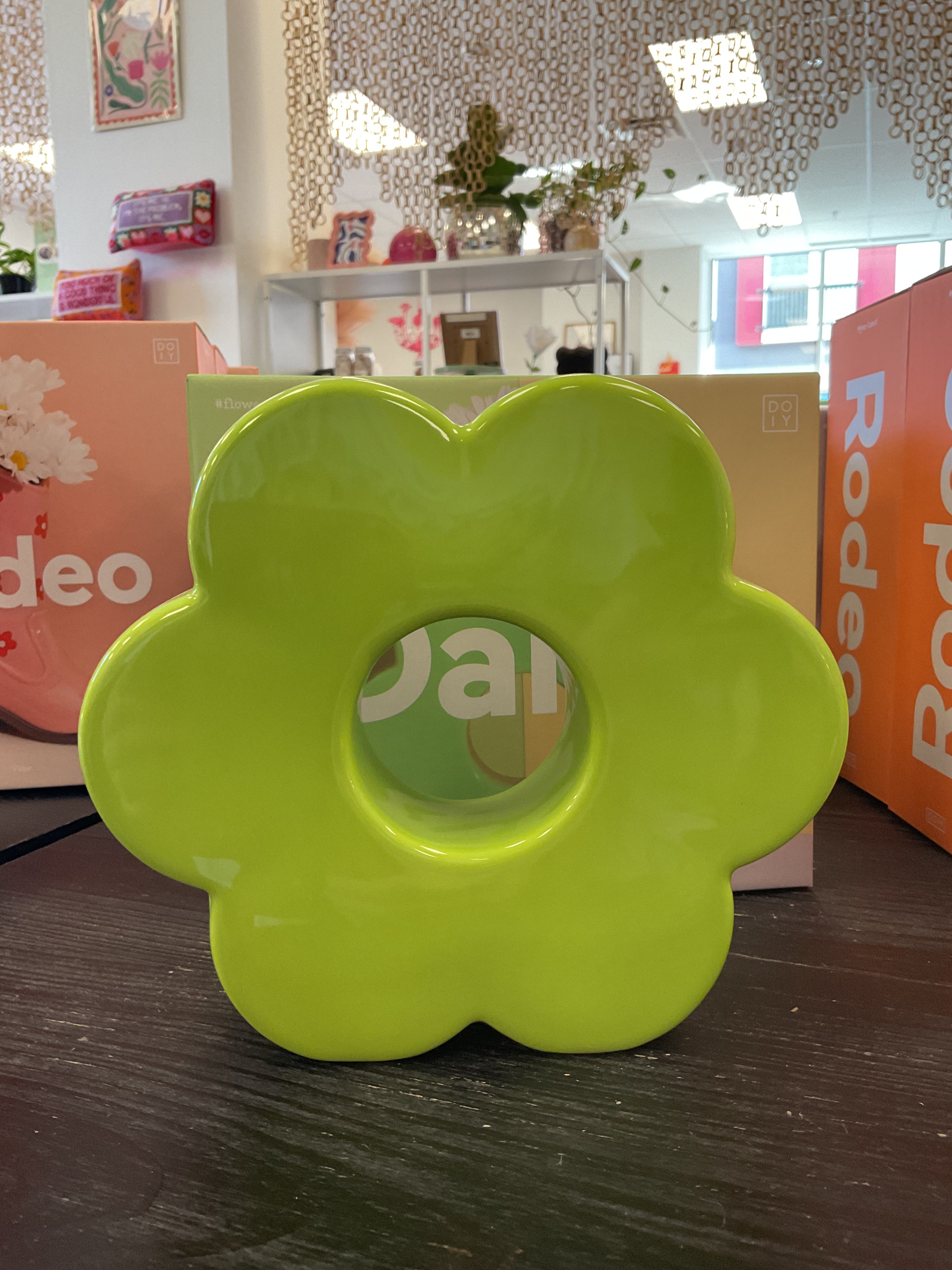 Green Daisy vase