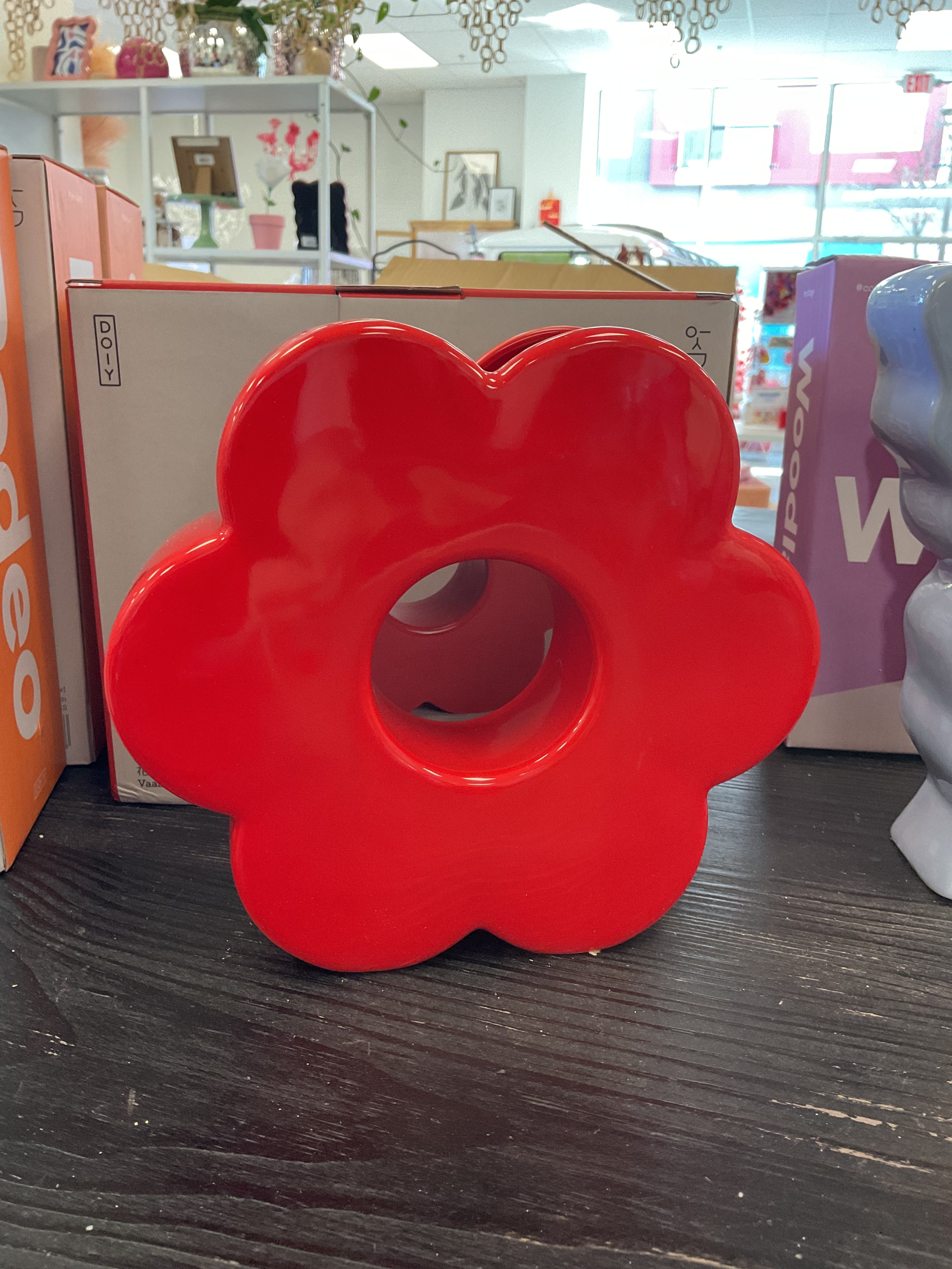 Red Daisy vase